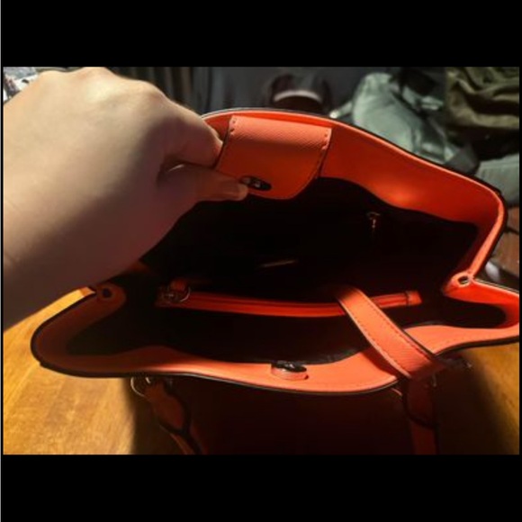 Guess Purse - Picture 2 of 2